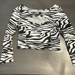 3/4 length sleeve, zebra, cut out, crop top